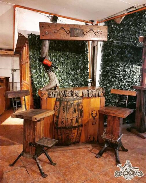 Bar rústico con repisas interiores - Imagen 2